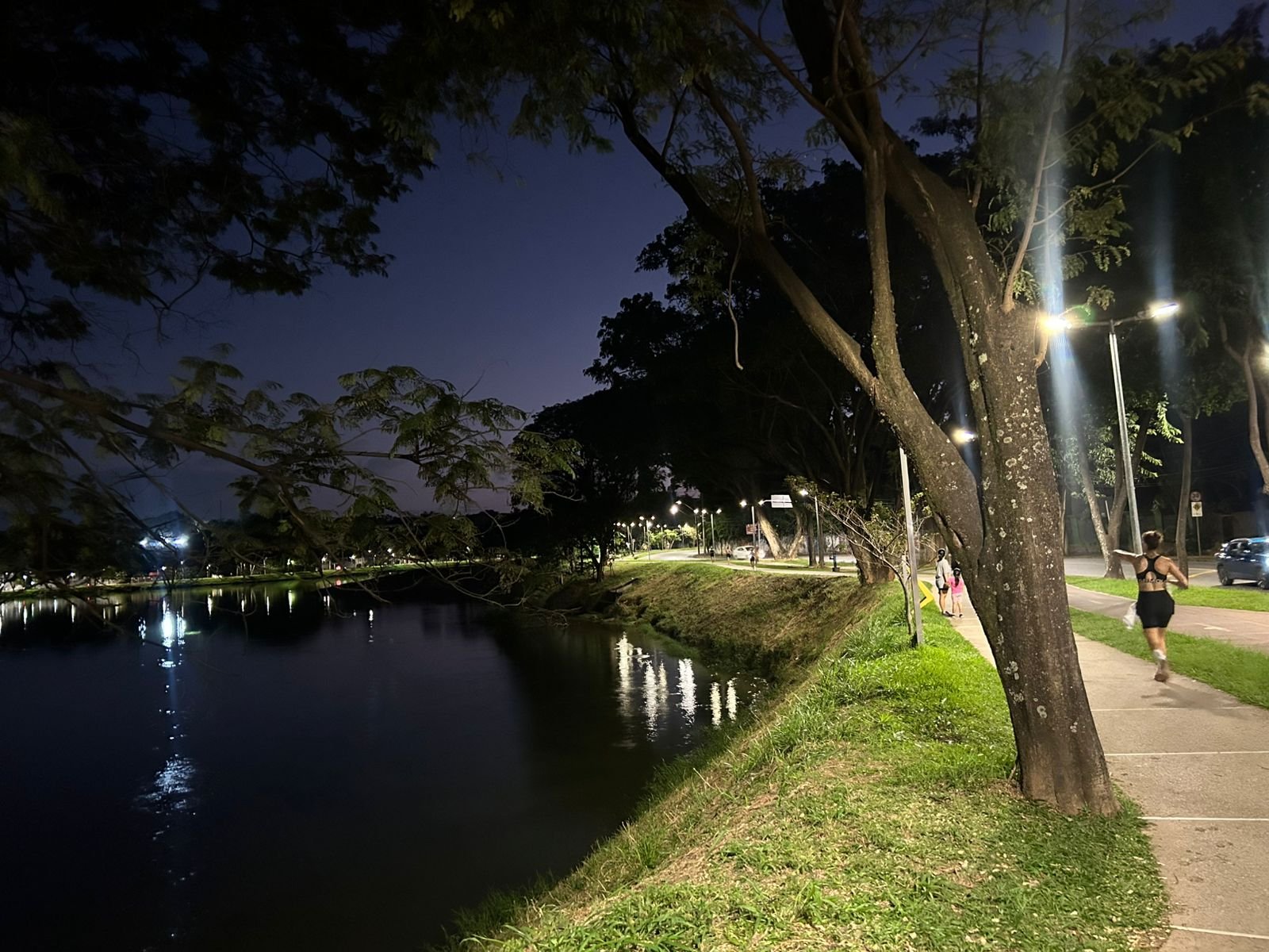correr a noite em bh na Lagoa da Pampulha